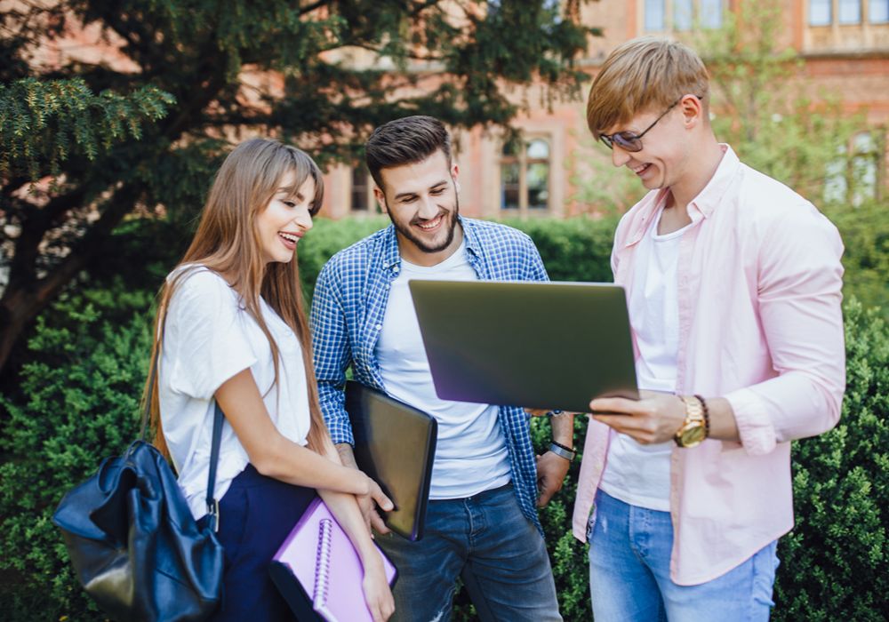 Studentët në grup